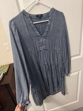 Velvet Heart Washed Blue Long-Sleeve Tiered soft denim V-Neck Dress